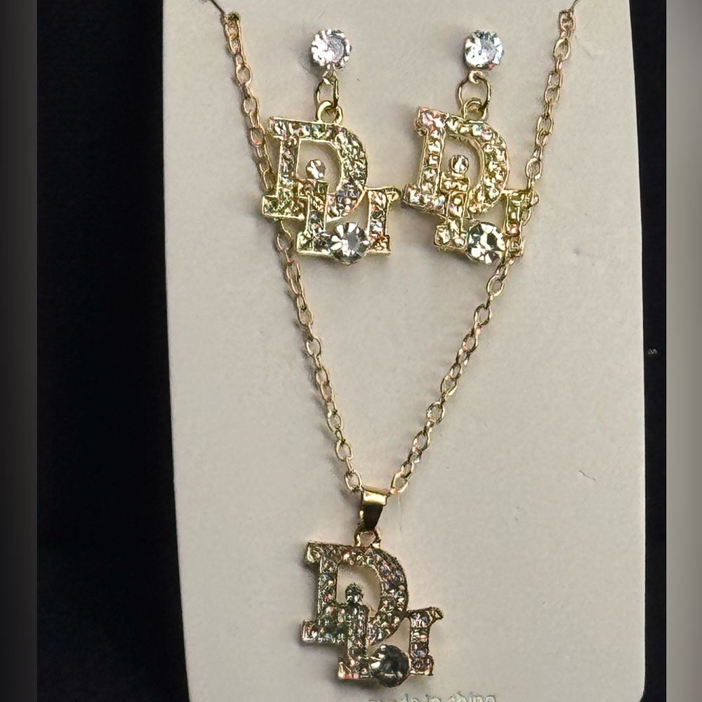 Fashion Jewelry Gold Tone Crystal Necklace & Earring Set